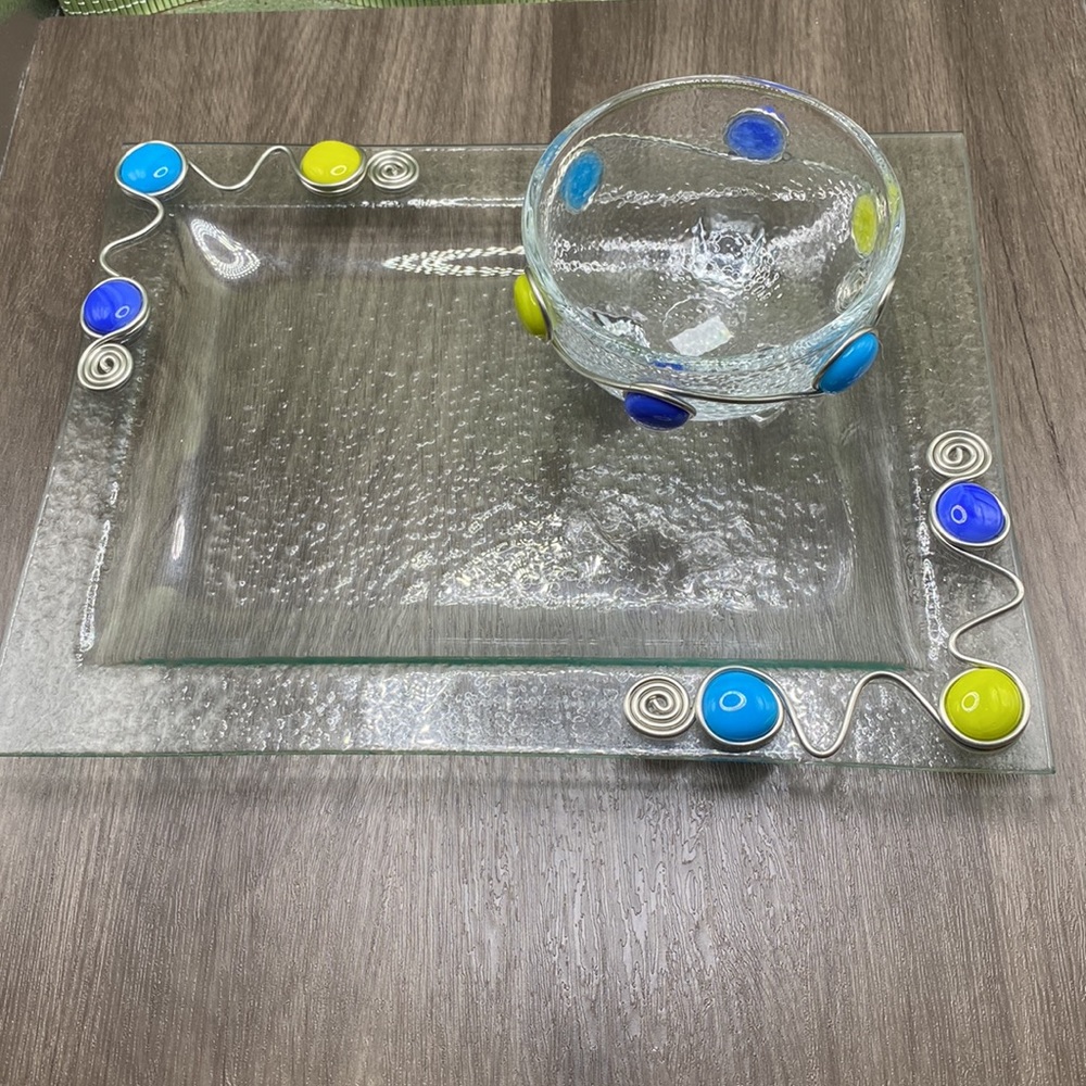 Multi color stone accented multi use tray with matching small bowl. Chips/Salsa